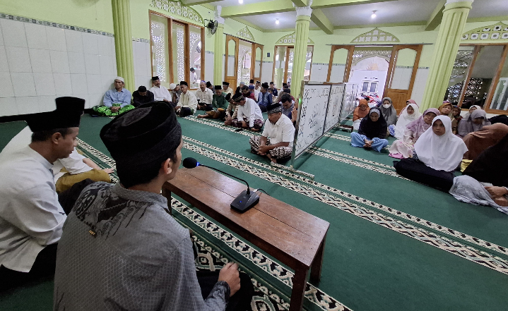 Yayasan Izzatul Islam Gelar Buka Bersama Jamaah Masjid Nurul Iman Warak Salatiga