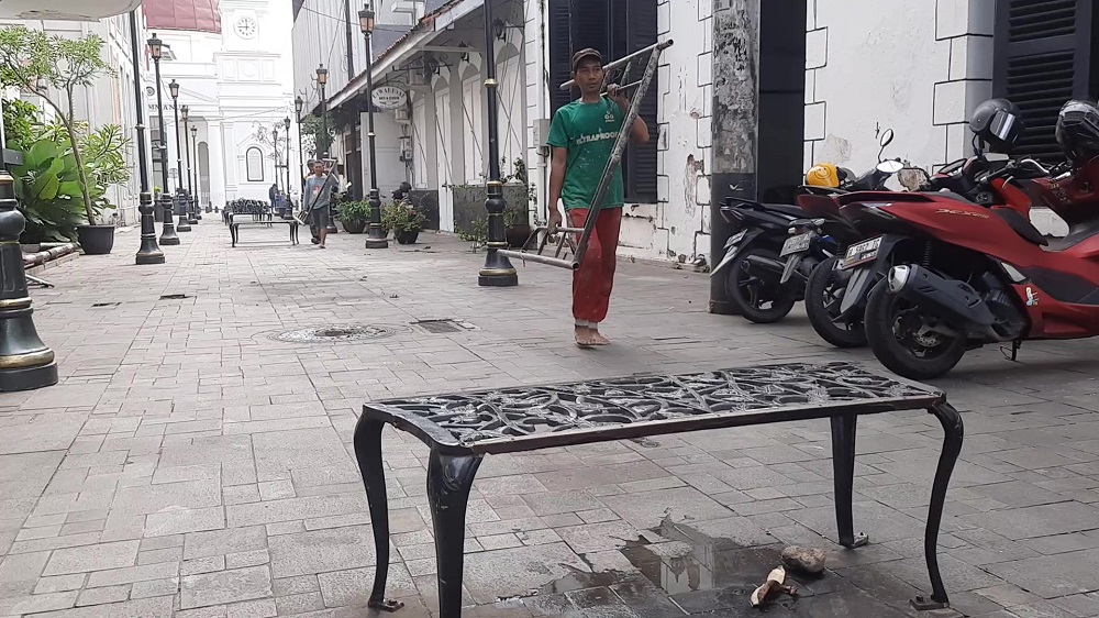 Kursi Besi Rusak dan Hilang di Kota Lama Semarang, Warga Menduga Dicuri pada Malam Hari