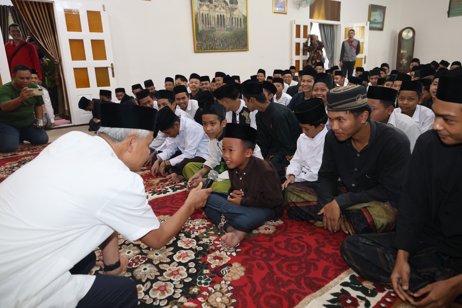 Ganjar Pranowo Tegaskan Pemberdayaan Pesantren jadi Prioritas saat Kunjungi Magelang 