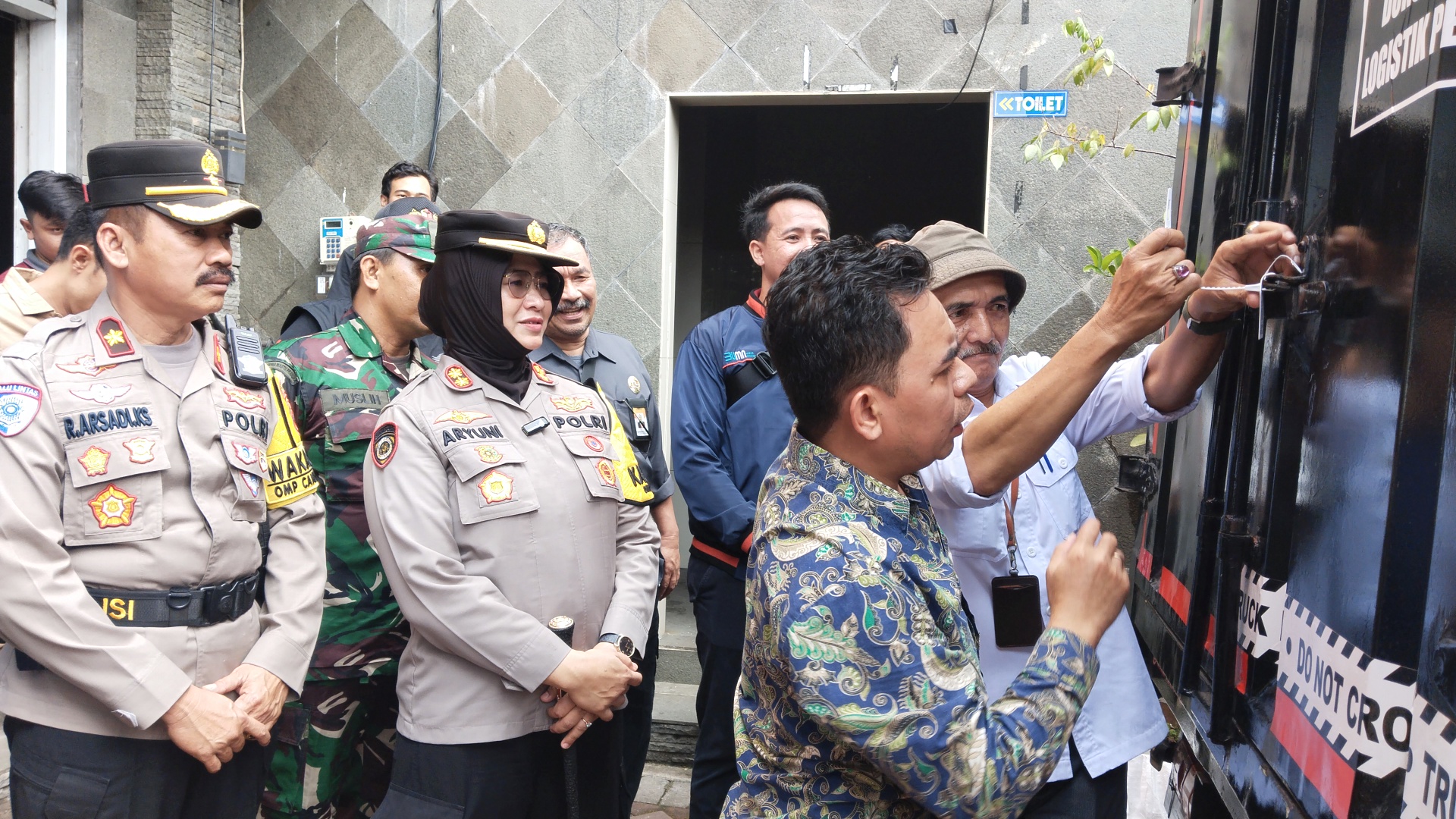 Logistik Pilkada 'Digeser' ke Kelurahan, Kapolres Salatiga Minta Bukti Foto