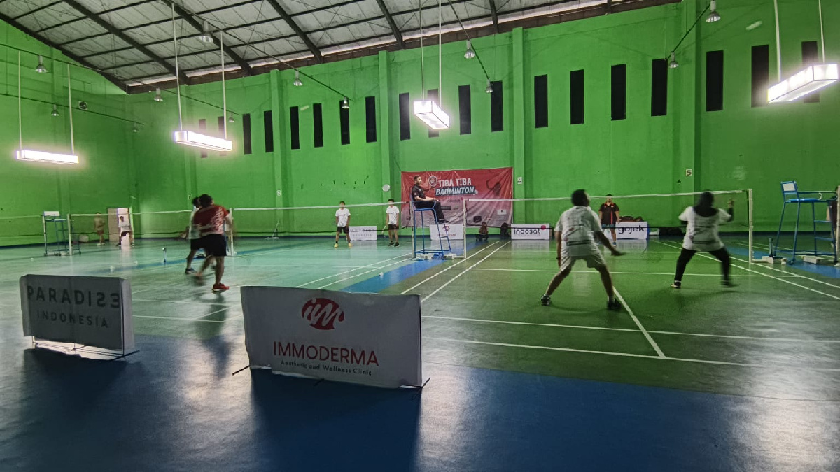 Jurnalis FC Hadirkan Warna Baru Lewat Turnamen Tiba Tiba Badminton di Semarang