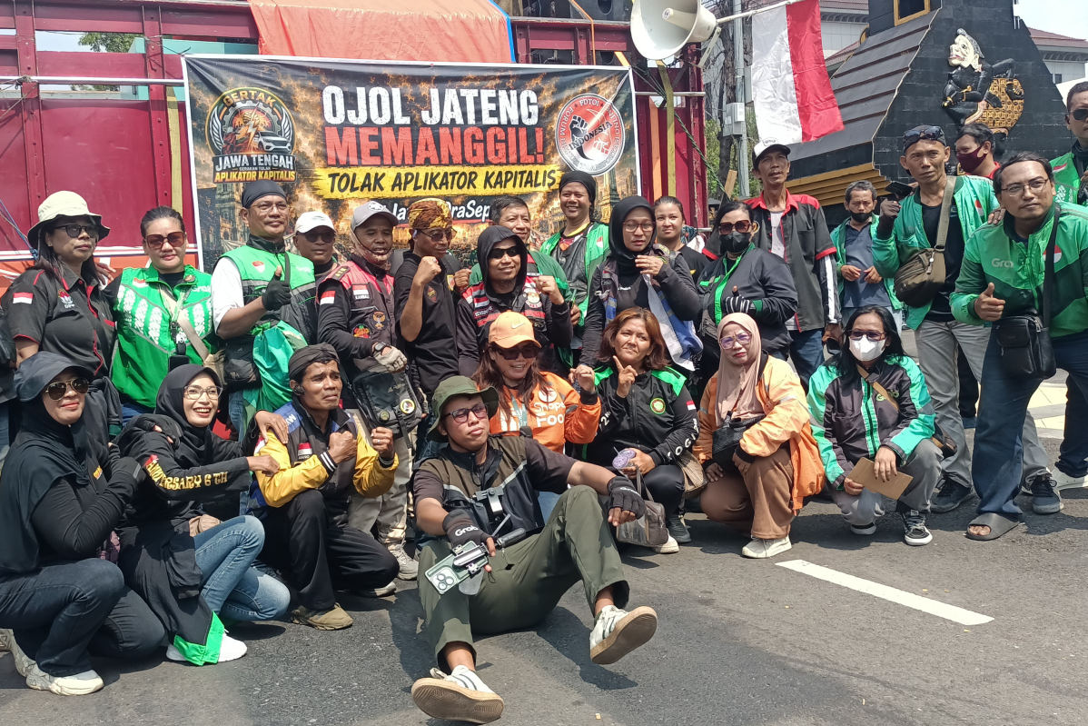 Driver Ojol Jateng Geruduk Kantor Gubernur, Desak Regulasi Tarif dan Perlindungan Mitra
