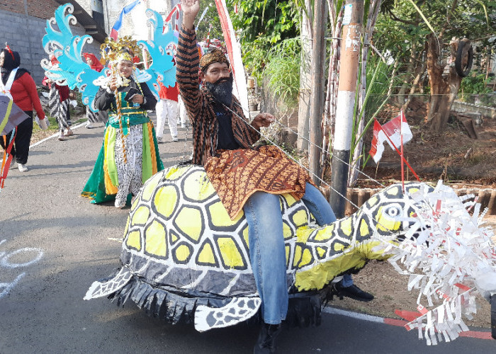 Kura-kura Raksasa hingga Burung Onta Ramaikan Karnaval Jalan Sehat HUT ke-81 RI di Pakintelan Semarang