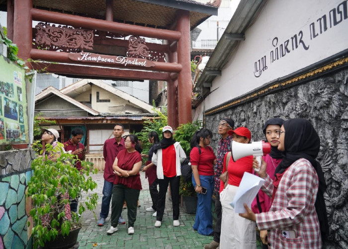 Dari Pemandu Jadi Penjaga Sejarah, Aryawan Hidupkan Cerita Kota Lama Semarang Lewat Walking Tour