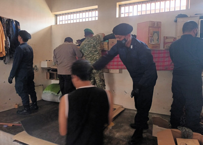 Bersih-Bersih Lapas Slawi: BNN dan Aparat Gabungan Sikat Barang Terlarang, Tes Urine Narkoba Negatif!