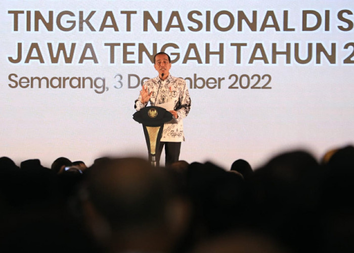 Jokowi Peringati Hari Guru di Jateng, Ganjar; Saya Yakin Target Pengangkatan Sejuta Guru Tercapai