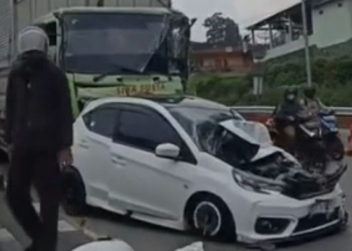 Jalur Tengkorak Exit Tol Bawen Kembali Telan Korban, Truk Tronton Muatan Gandum Rem Blong Hantam Tiga Kendaraa
