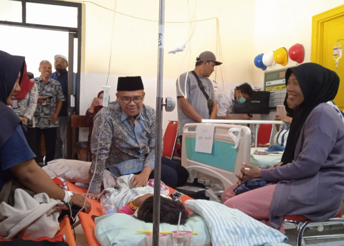 Dari IGD hingga Selasar RSUD Batang, Bupati Faiz Cek Korban Dugaan Keracunan MBG