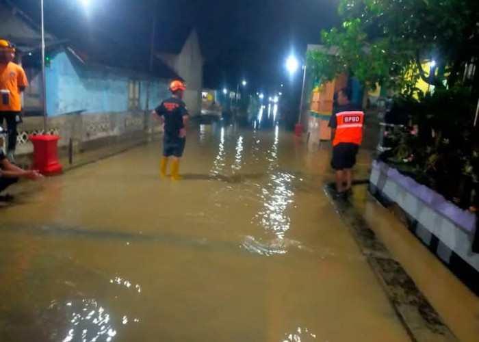 Diguyur Hujan, Luapan Anak Sungai Bengawan Solo Genangi Fasum