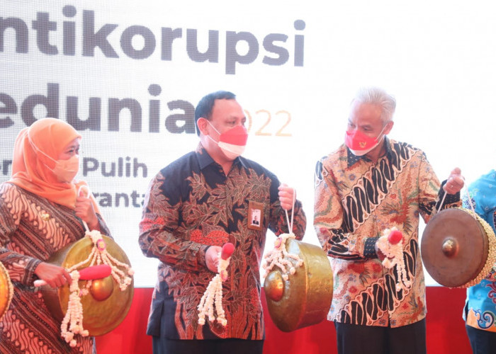 Ganjar, Khofifah dan Firli Bahuri Ngumpul di Surabaya Peringati Hakordia 
