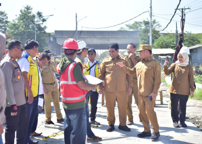 Sidak Jalan Rp 20 Miliar, Bupati Tegal Tagih Kualitas Proyek Balamoa–Kemantran