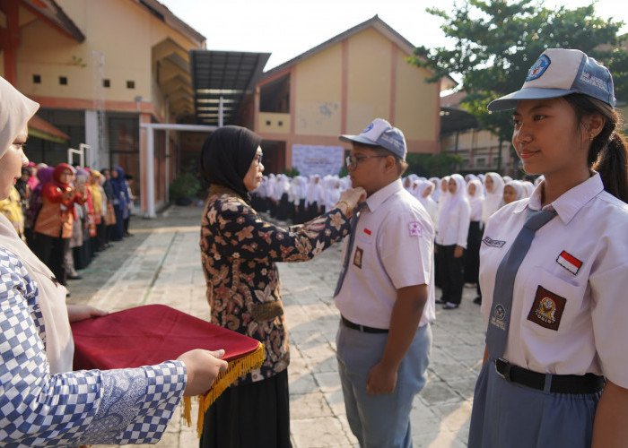 SMK Negeri 1 Dukuhturi Kabupaten Tegal Lepas SIswa dengan Cara Sederhana