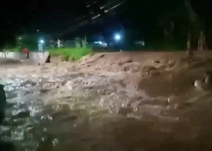 Dini Hari Diterjang Banjir, Tanggul Sungai Plumbon Jebol 25 Meter di Mangkang Kulon Semarang