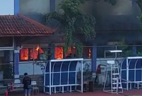 Gedung di UNS Solo Kebakaran, Seiisi Ruangan Ludes, Satu Orang Dilarikan ke RS