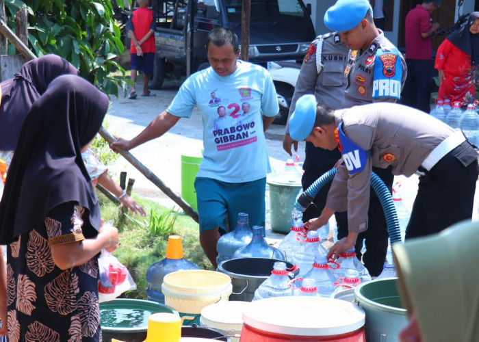Kekeringan Pekalongan Melanda Kesesi, 260 KK Lega Dapat Bantuan 18 Ribu Liter Air Bersih