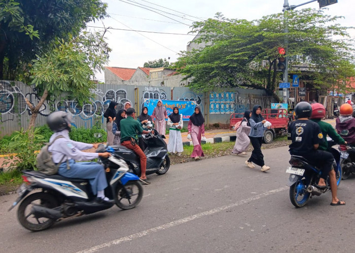 SMP IT Luqman Al Hakim Slawi Berbagi Berkah Menguatkan Sinergi