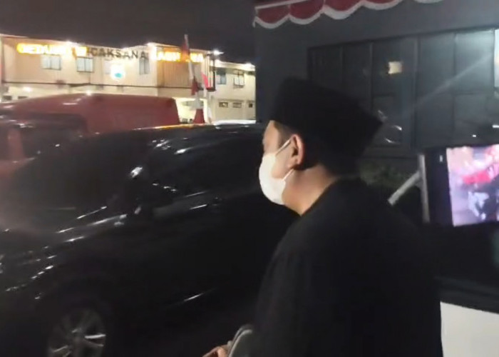 KPK Bawa Wakil Rektor Unsoed Norman Arie Prayoga ke Jakarta Usai Diperiksa di Banyumas