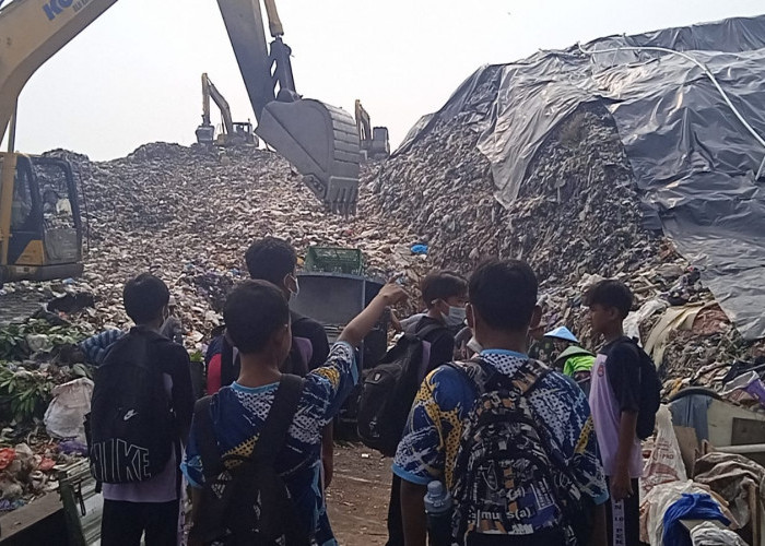 Kagetnya Gen Alpha Lihat Gunung Sampah di TPA Degayu Kota Pekalongan