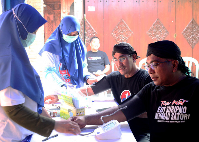 Paslon Wali Kota Tegal Uyip-Satori Gelar Pengobatan Gratis, Komitmen Permudah Layanan Kesehatan