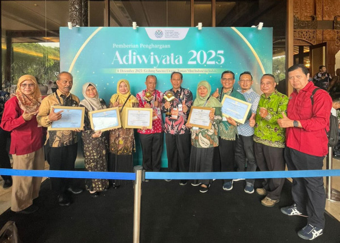 Sejumlah Sekolah di Kota Tegal Terima Penghargaan Adiwiyata