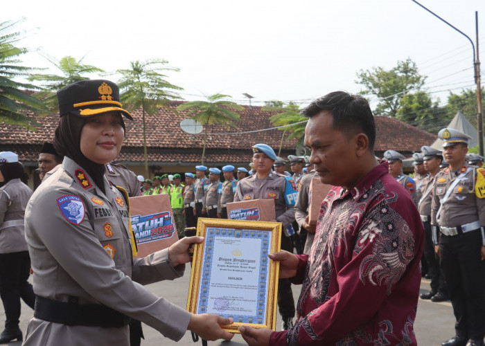Kapolres Tegal Berikan Penghargaan Warga Atas Sinergi Menjaga Kamtibmas  