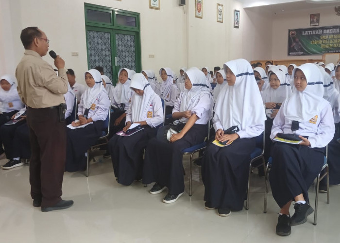 Warga SMP Negeri 1 Tarub Kabupaten Tegal Mengikuti LDK