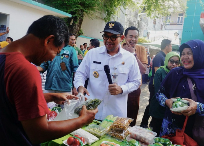 Kunjungi GPM Disparperta, Bupati Batang Sidak Takaran Minyakita hingga Cek Produk Pertanian Lokal