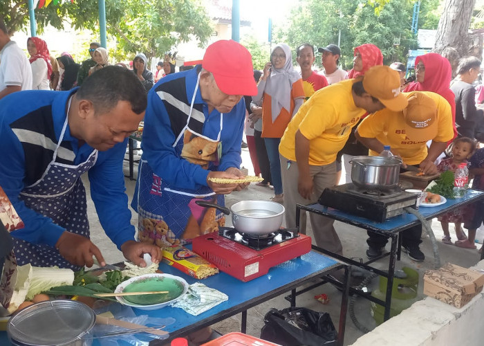 Puluhan Pria di Kelurahan Kraton Kota Tegal Lomba Memasak Mie Goreng 