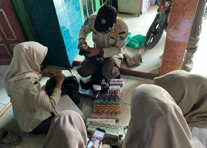 Disembunyikan di Kolong hingga Lemari, 63.980 Batang Rokok Ilegal Terungkap di Wedung Demak