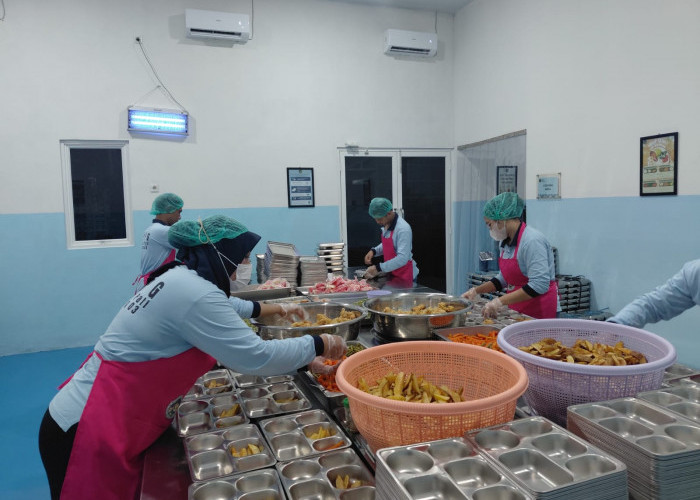 Menu MBG Selama Ramadan Rawan Kedaluwarsa, Keracunan SMK 2 Pati Jadi Alarm Keras