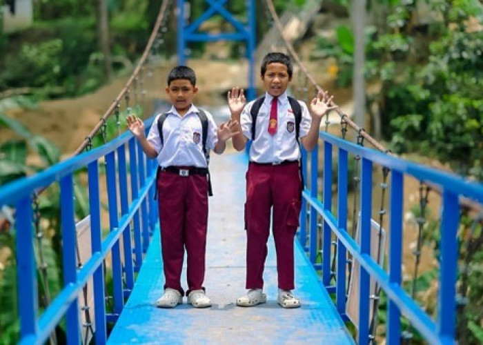 BRI Peduli Bangun Jembatan Gantung di Cianjur, Permudah Akses Sekolah dan Aktivitas Ekonomi Warga