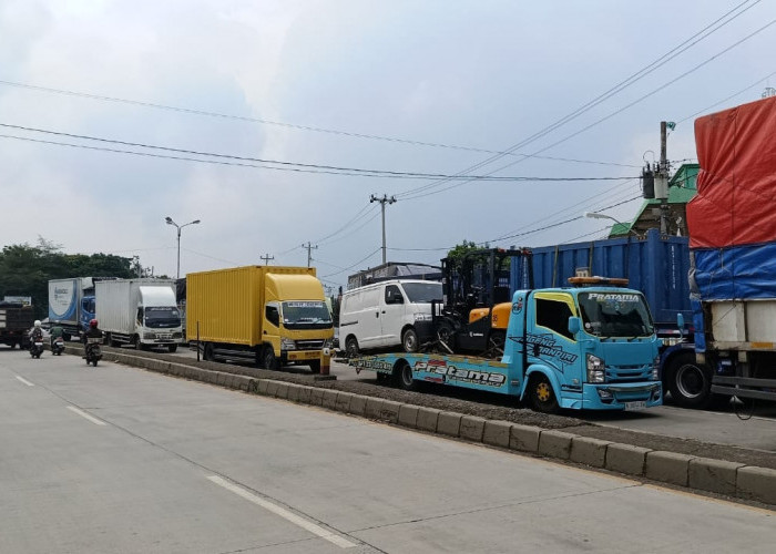 Truk Menumpuk, Jalur Pantura Batang Sempat Macet