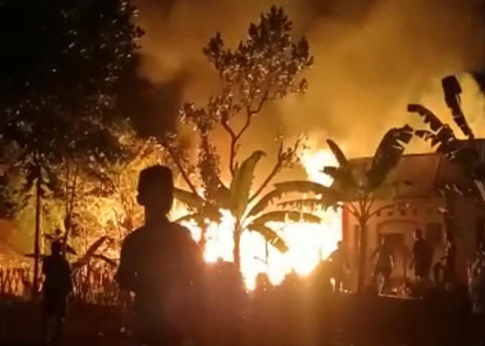 Dua Rumah di Desa Argatawang Kabupaten Tegal Ludes Terbakar