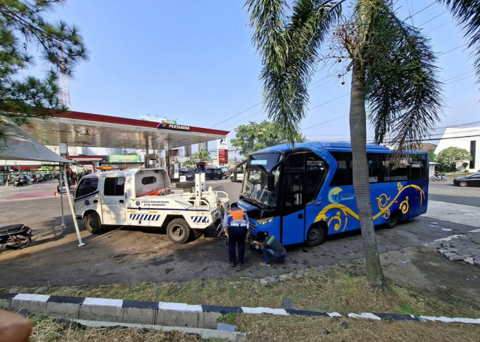 Kemacetan Parah Tanjakan Gombel Semarang Pagi Ini: Jalur Dialihkan, Bus Mogok Picu Antrean Panjang