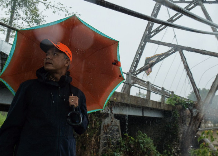 Ganjar Janji Cepat Selesaikan  Jembatan Rusak di Kendal