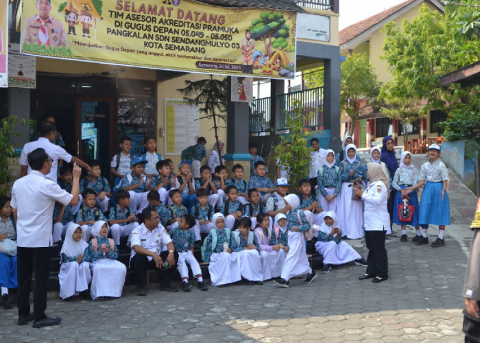 Pohon TPU Tumbang Timpa Kelas SDN Sendangmulyo 3 Semarang, Siswa Selamat dan Belajar Tetap Berjalan