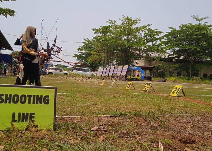 75 Pemanah Muda Adu Akurasi di Kejurkab Panahan Batang