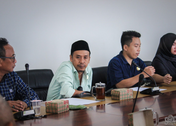 Anggota Komisi A DPRD Kabupaten Pemalang Rapat Kerja dengan Perwakilan Kepala Desa 