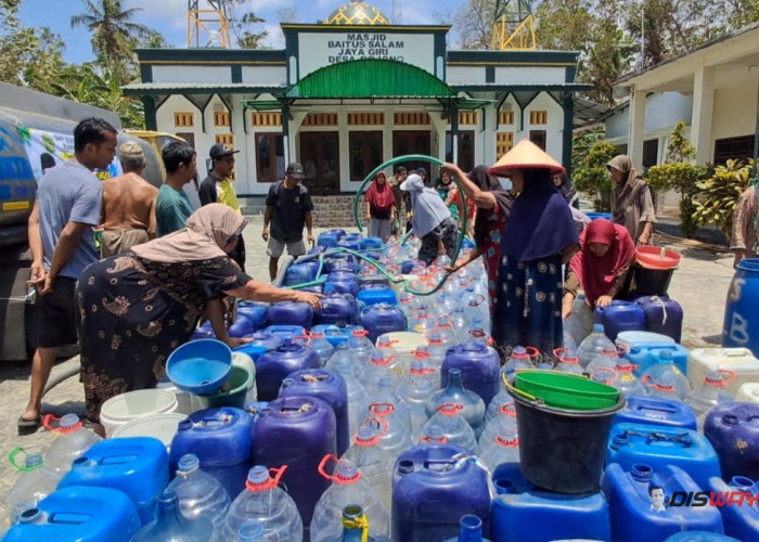 Krisis Air Bersih Hampir 5 Bulan, Warga Cilacap Serbu Bantuan 8.000 Liter Air Bersih