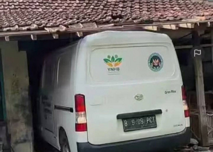 Akibat Sandal Nyangkut di Pedal Gas, Mobil SPPG Menghantam Rumah Warga di Pati