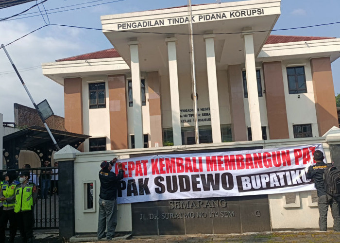 Ratusan Simpatisan Sudewo Hadiri Sidang Korupsi DJKA di Tipikor Semarang, Beri Dukungan Moral
