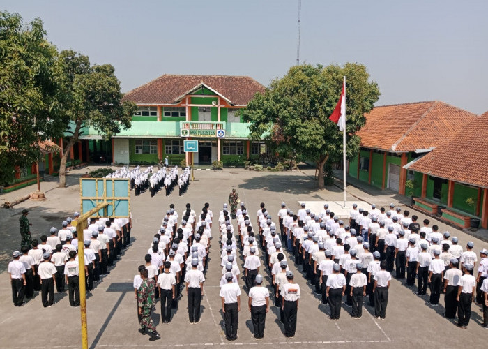 Ratusan Pelajar SMK Peristek Pangkah Kabupaten Tegal Digembleng Koramil