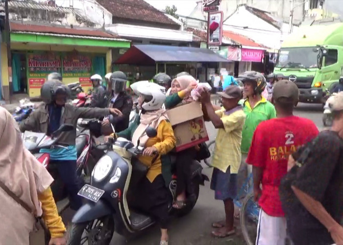 Gandeng  IIK Perhutani, KPH Pekalongan Barat Berbagi Takjil 