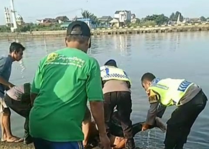 Mayat Pria Penuh Luka Mengapung di Pantai Jepara, Warga Geger Diduga Korban Pembunuhan
