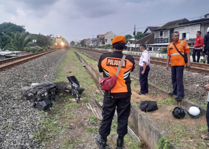 Diduga Trobos Palang Kereta, Siswi SMK Negeri 10 Semarang Tertemper KA Harina