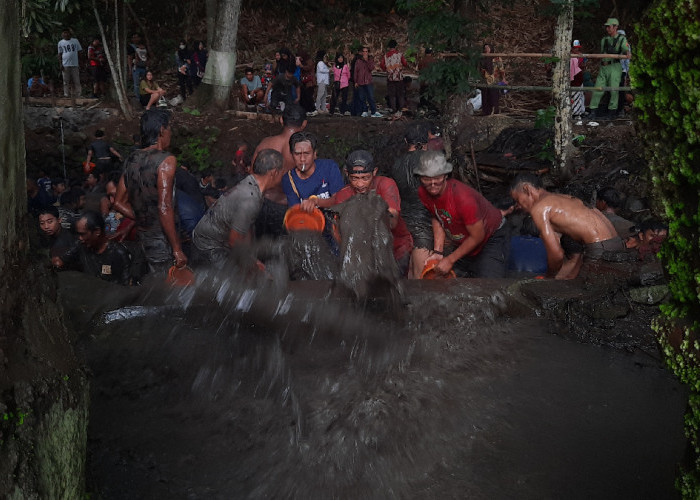 Kuras Sendang Gede Pudak Payung Semarang, Tradisi Ratusan Tahun Bersihkan Hati Jelang Ramadan