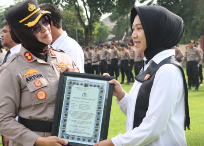 27 Anggota Polres Salatiga Terima Reward Kapolres