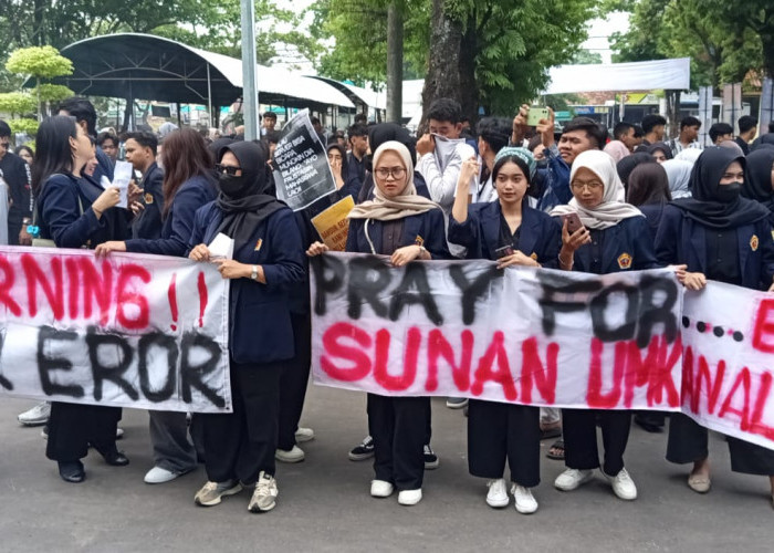 Kesal Buruknya Server Kampus, Mahasiswa Universitas Muria Kudus Berunjuk Rasa Segel Gedung LSI  