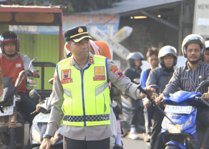 Kapolres Tegal Turun Langsung Atur Lalu Lintas Pagi di Tugu Srikandi  