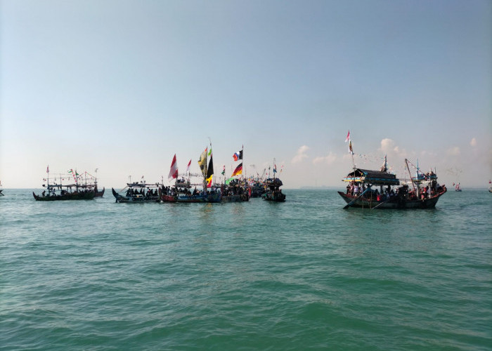 Merawat Tradisi Leluhur, 60 Kapal Iringi Sedekah Laut TPI Klidang Lor 2 Batang 